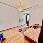 Appartement meublé à vendre en front de mer à Dar Bouazza – 132 m² avec terrasse et parking titré