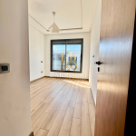 Appartement meublé à vendre en front de mer à Dar Bouazza – 132 m² avec terrasse et parking titré