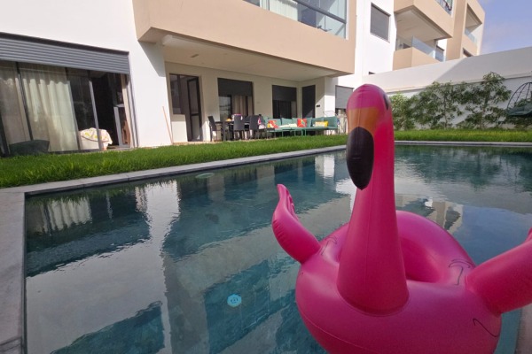 Appartement meublé avec piscine privative à louer à Dar Bouazza – Opale Square