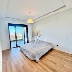 Appartement meublé à vendre en front de mer à Dar Bouazza – 132 m² avec terrasse et parking titré