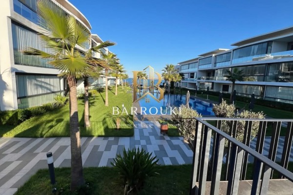 Appartement meublé à vendre en front de mer à Dar Bouazza – 132 m² avec terrasse et parking titré