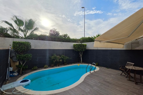 Villa à vendre à Dar Bouazza avec piscine privative, sans vis-à-vis – 185 m² habitables
