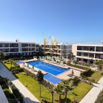 Appartement neuf 2 chambres à louer à Dar Bouazza | Vue piscine