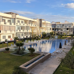 Appartement 3 chambres à louer à Dar Bouazza avec piscine – 10 000 DH