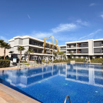 Appartement neuf 2 chambres à louer à Dar Bouazza | Vue piscine